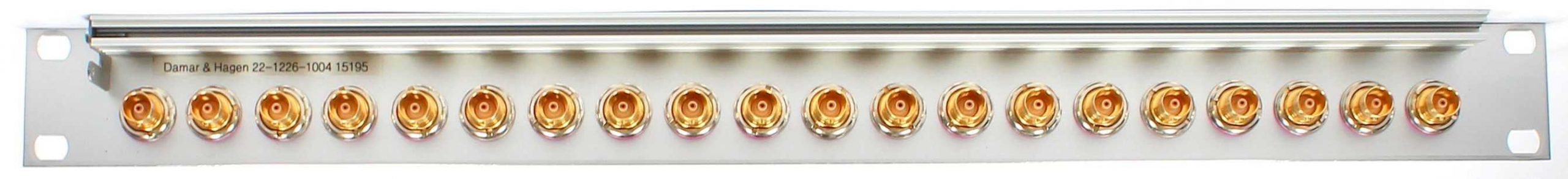 DAMAR+HAGEN BNC HD Steckfeld violett isoliert Patchfeld