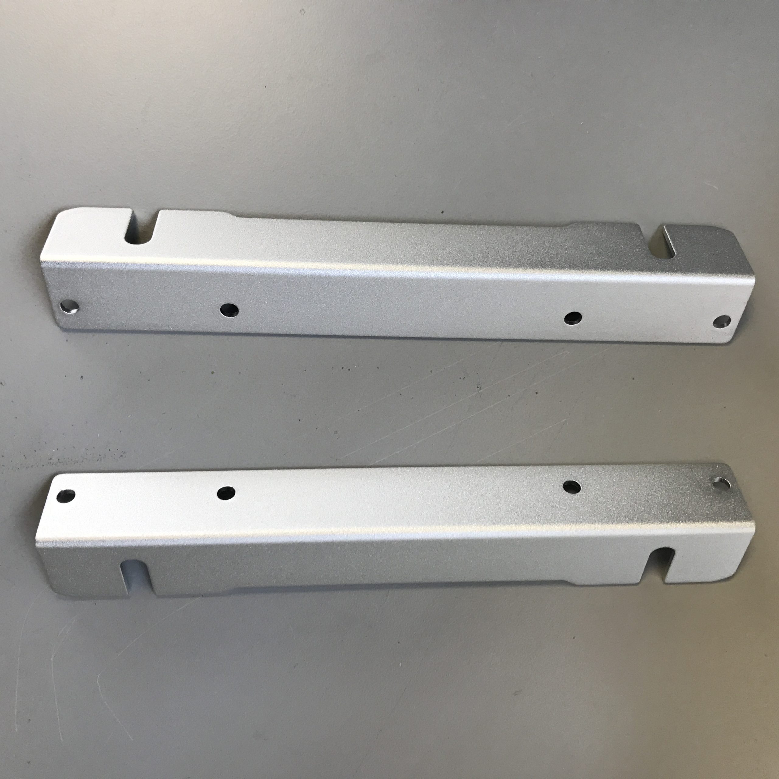 Intellijel 4U Rack Ears Rackohren Paar 84HP 19 Zoll