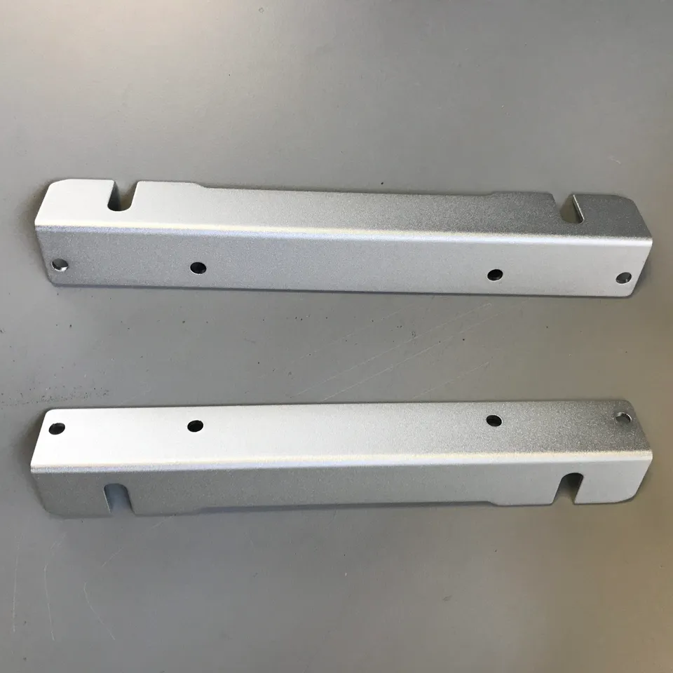 Intellijel 4U Rack Ears Rackohren Paar 84HP 19 Zoll
